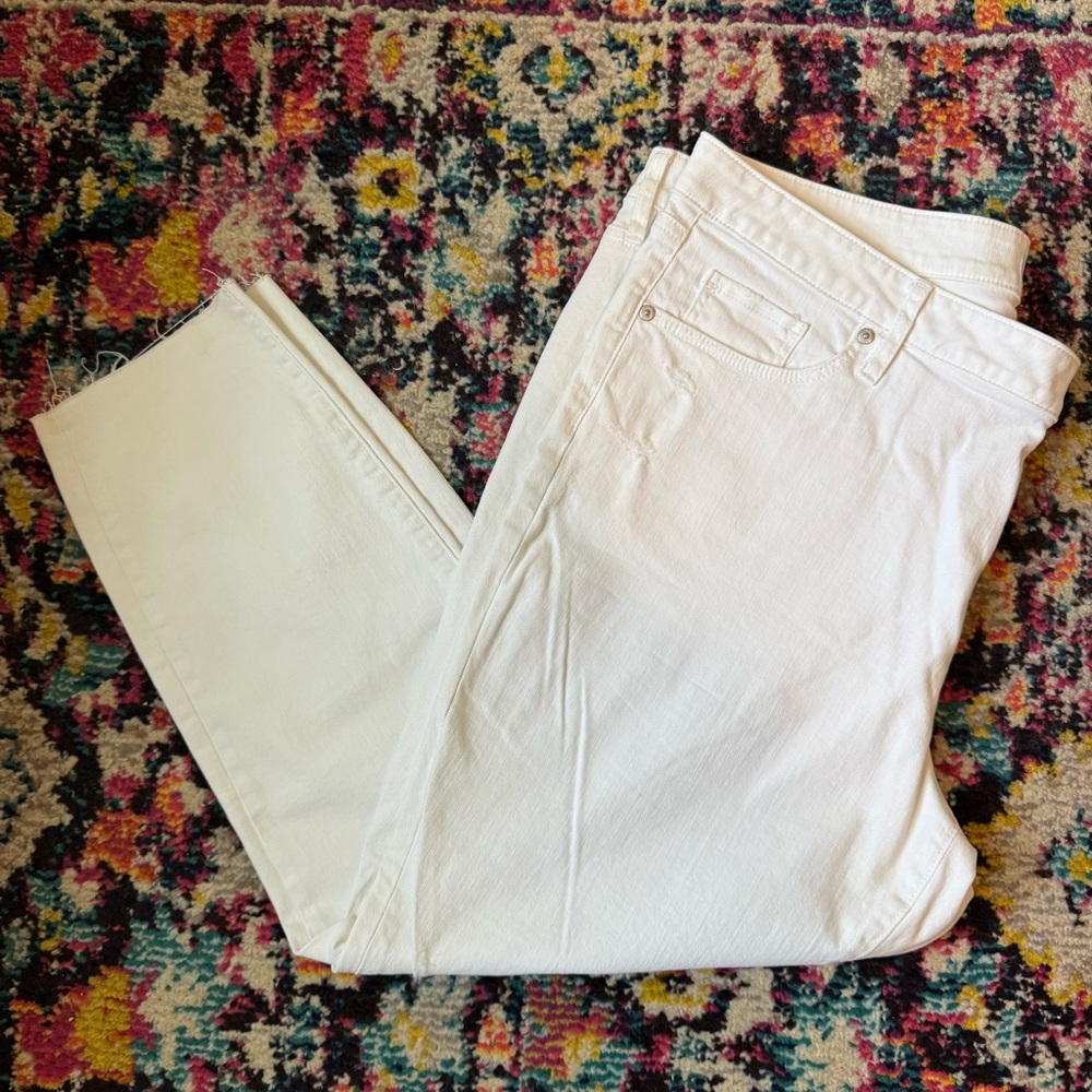 LOFT White Curvy Skinny Crop size 34/18 NWT